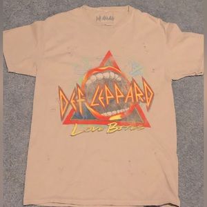 Deaf Leppard Ditressed Band TEE in Small/Medium